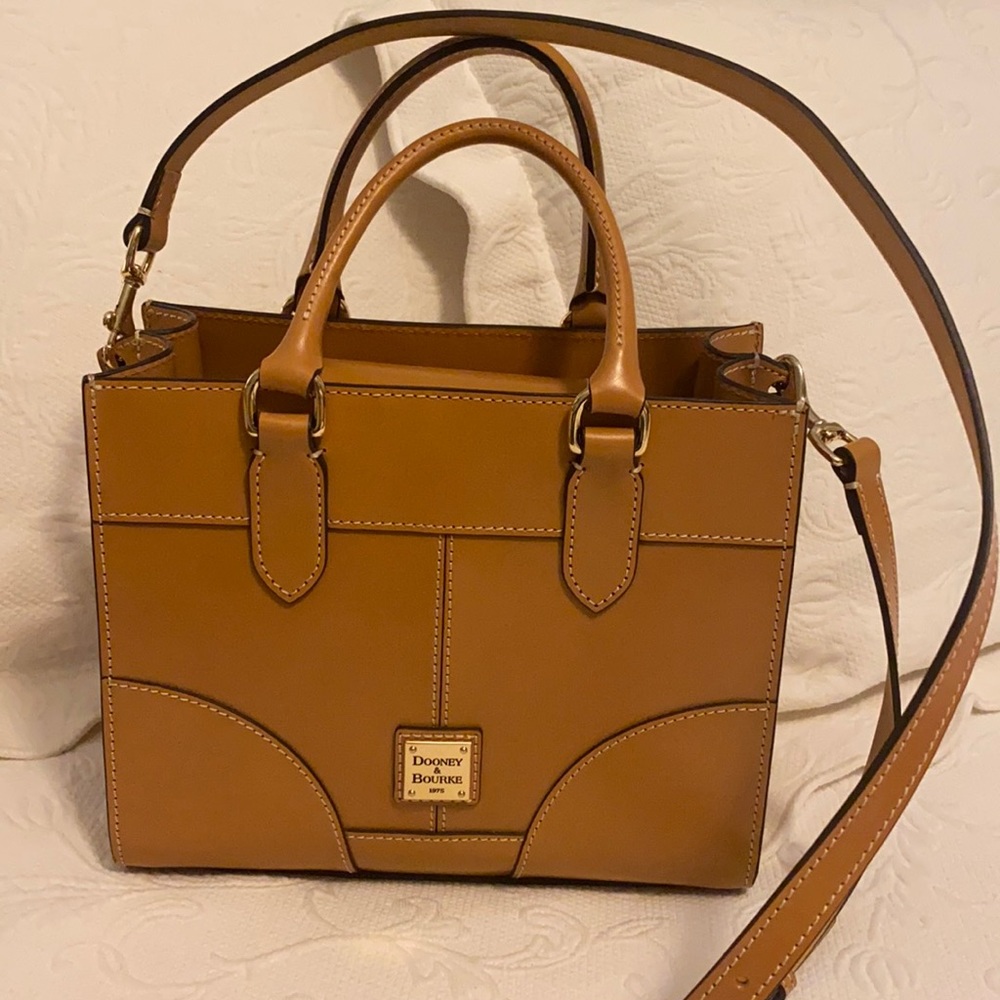 Dooney & Bourke Satchel bag in smooth leather